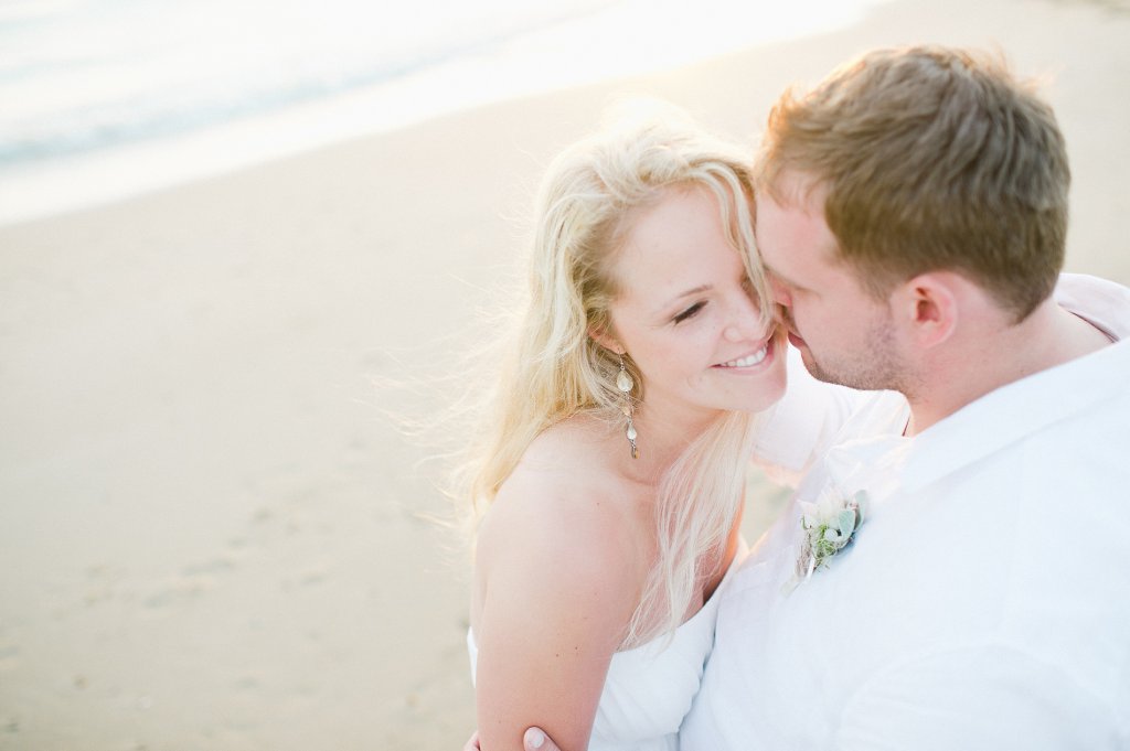 Photo Couple shoot at the beach, cuddling